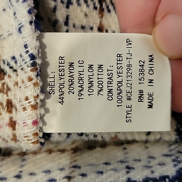 MELLODAY plaid waist length flannel jacket.  Pockets.  Size is Small. - Picture 7 of 7